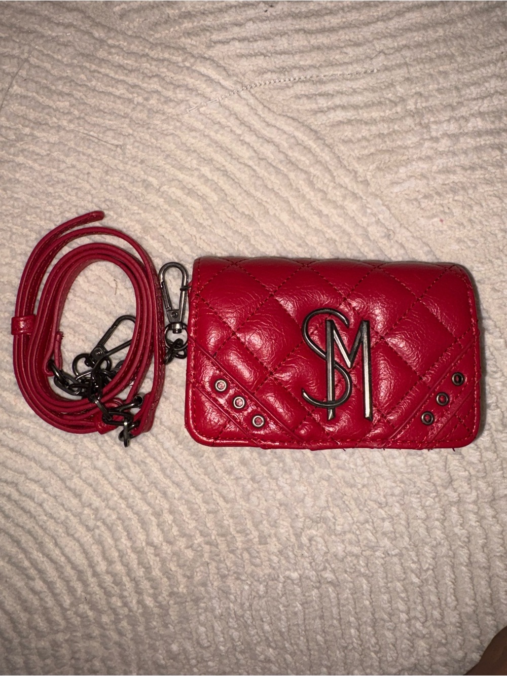 Steve Madden wallet on chain
